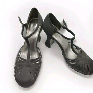 Unlimited Black Sizr 7.5 Closed Toe Heels